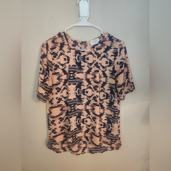 EVERLY Size small Peach Abstract Design top - Picture 3 of 6